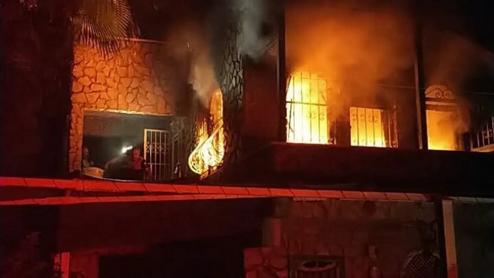 Fethiye'deki yangında bir evde maddi hasar meydana geldi