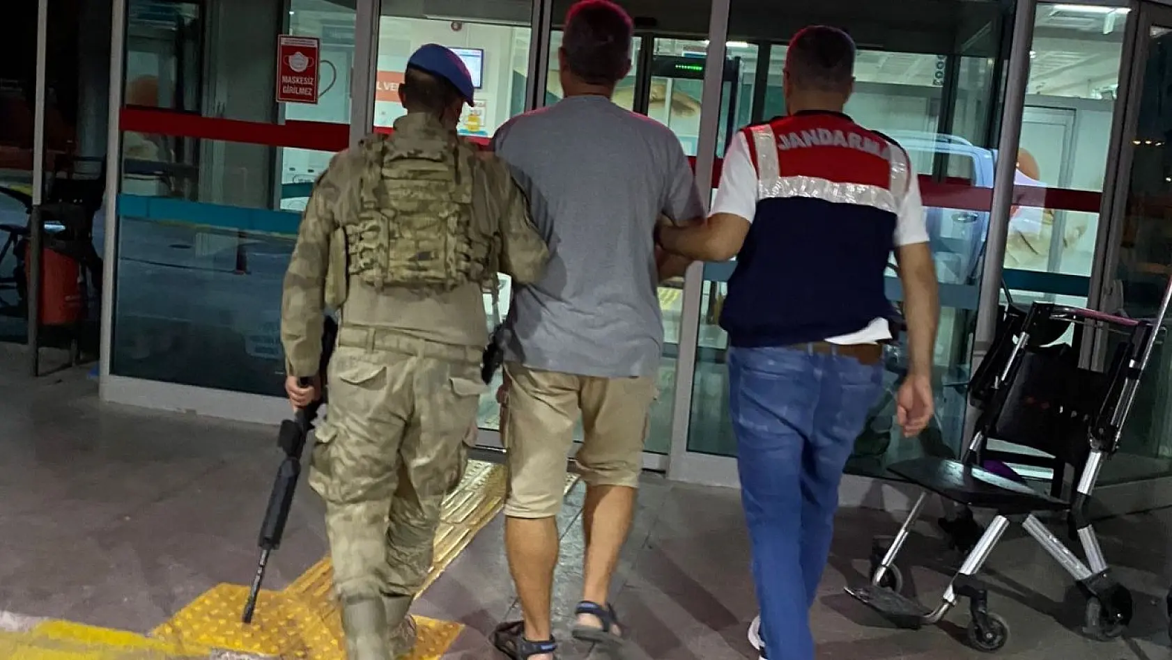 FETÖ'nün TSK yapılanmasına İzmir merkezli operasyon: 9 gözaltı