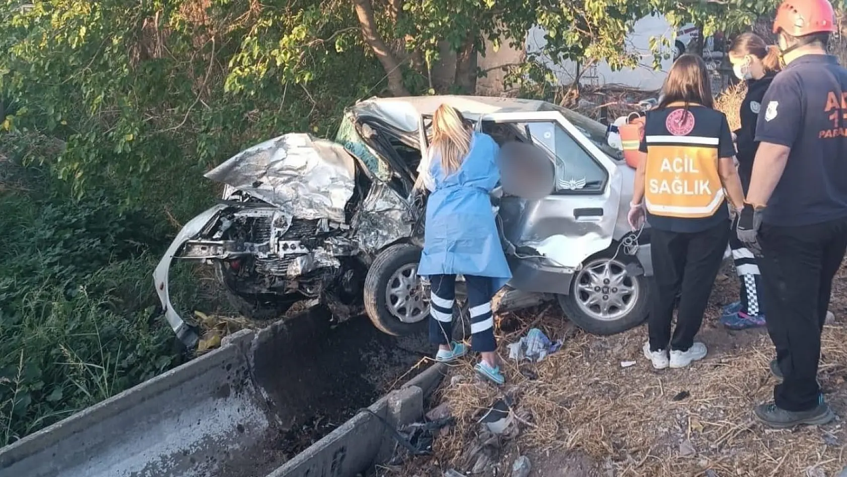 Foça'da trafik kazası: 1 ölü, 1 yaralı