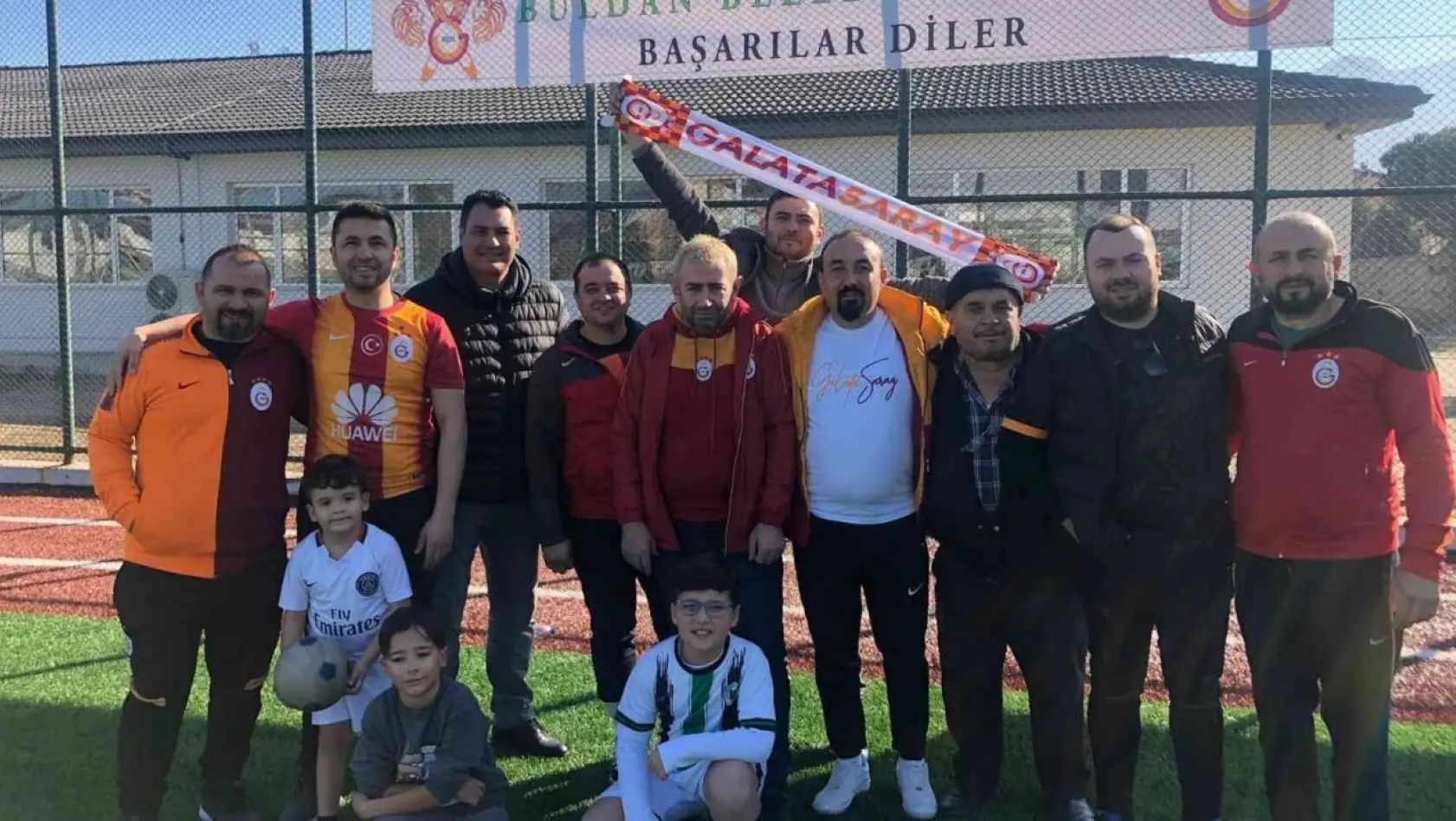 Galatasaray taraftarları özel çocukları ağırladı