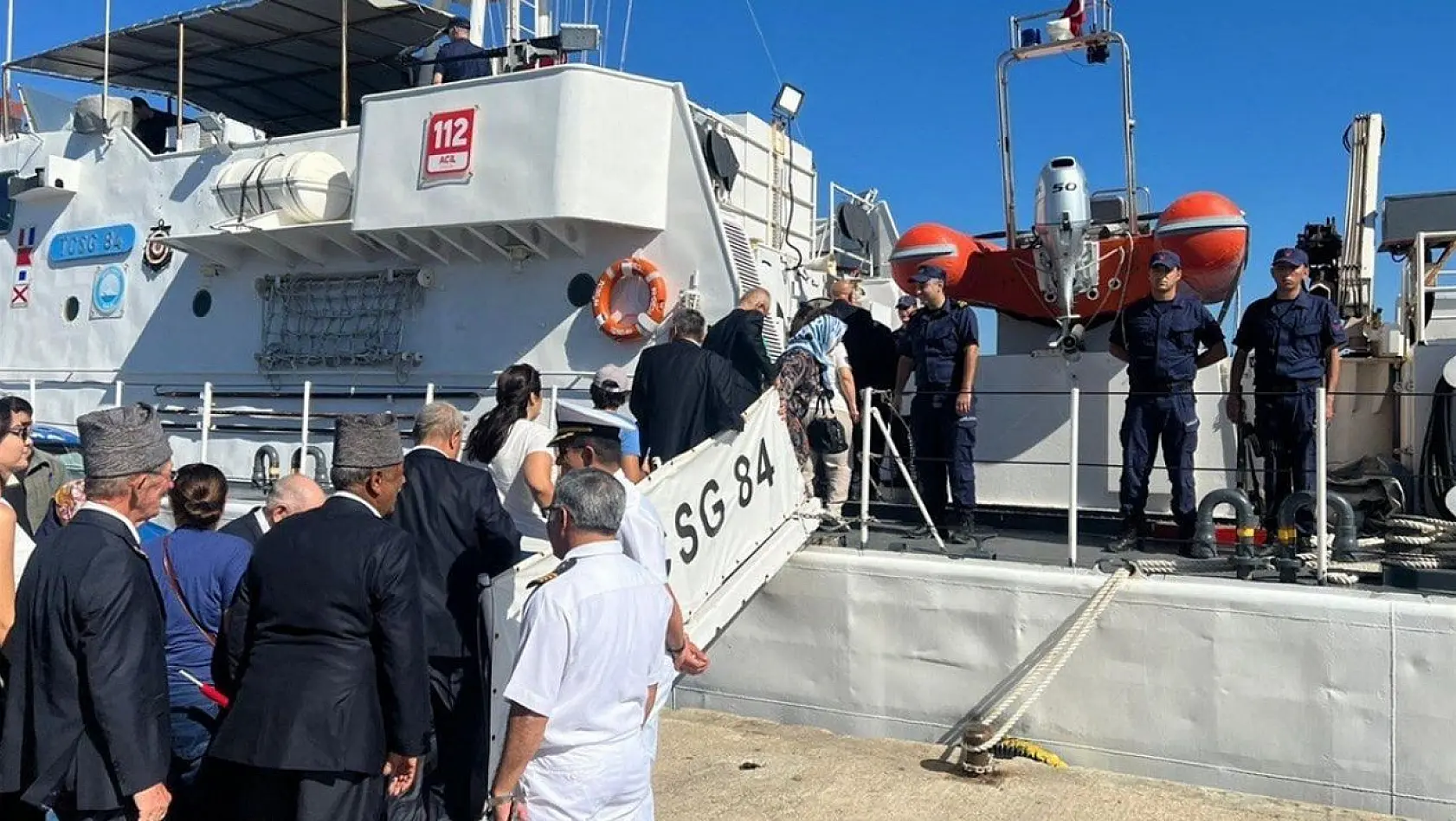 Gaziler ve şehit yakınları Sahil Güvenlik Botu'nda ağırlandı