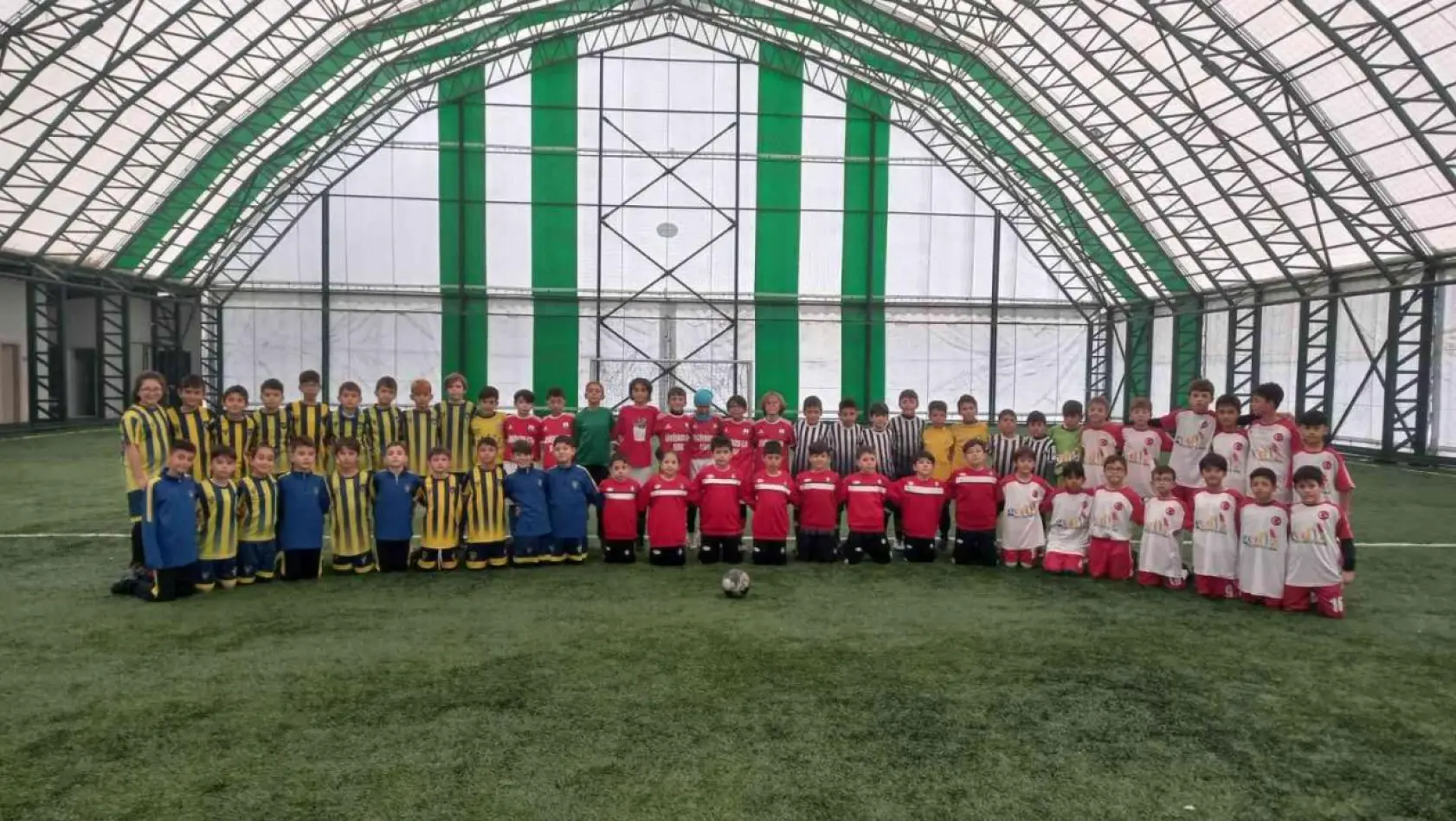 Gediz'de 'Akif'in Sözü Cumhuriyetin 100'ü' futbol turnuvası düzenlendi