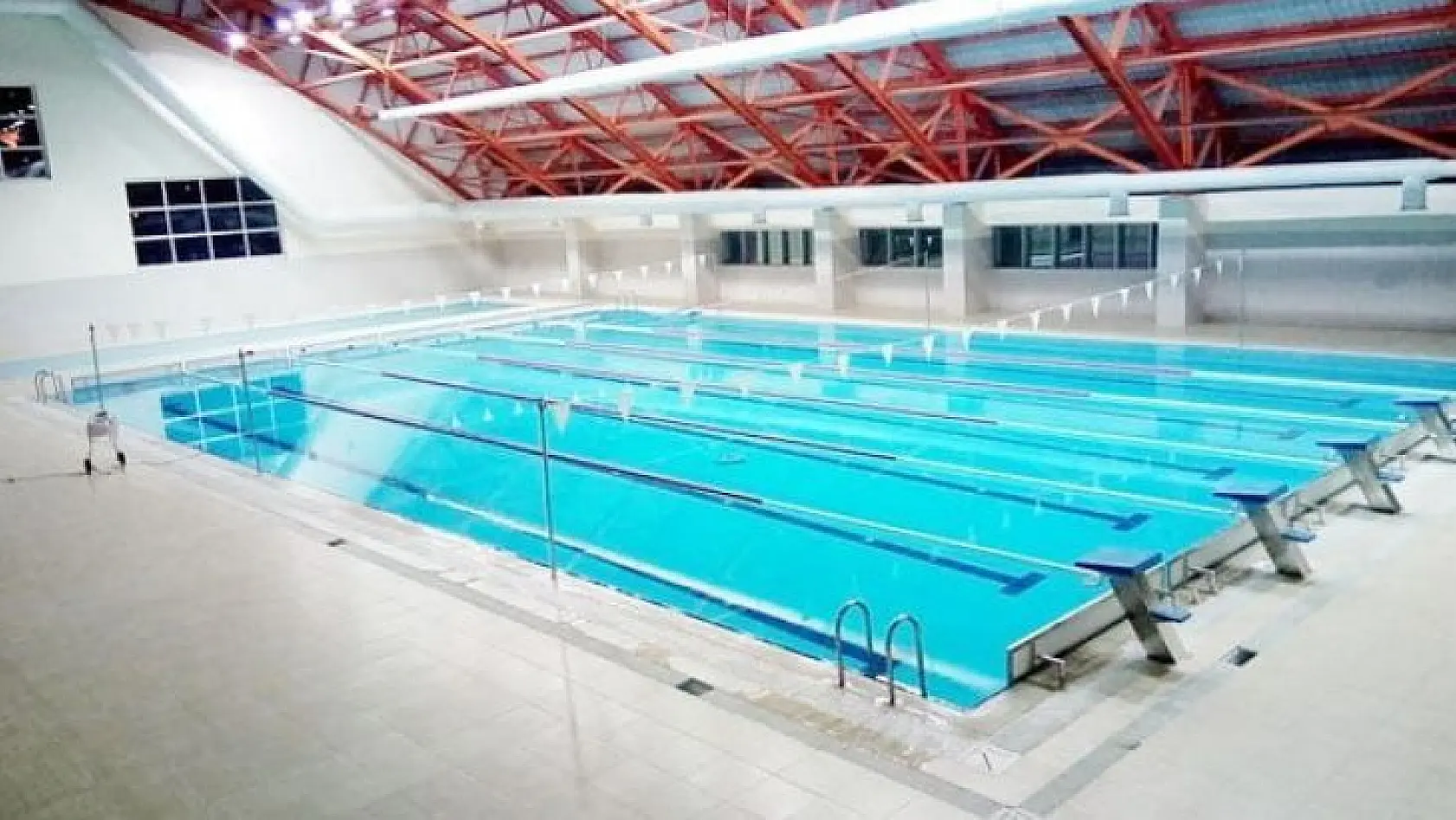 Gediz'de yarı olimpik yüzme havuzu yapım işine ait sözleşme imzalandı