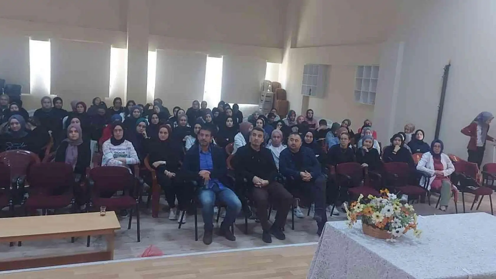 Gediz Kız Anadolu İmam Hatip Lisesi öğrencilerine seminer
