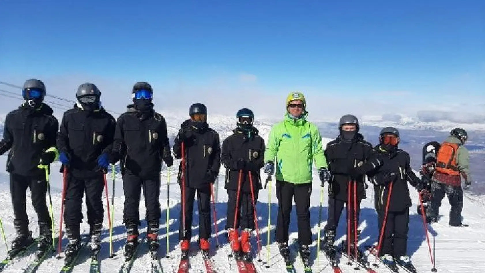 Gedizli kayakçılar Erzincan'dan döndü