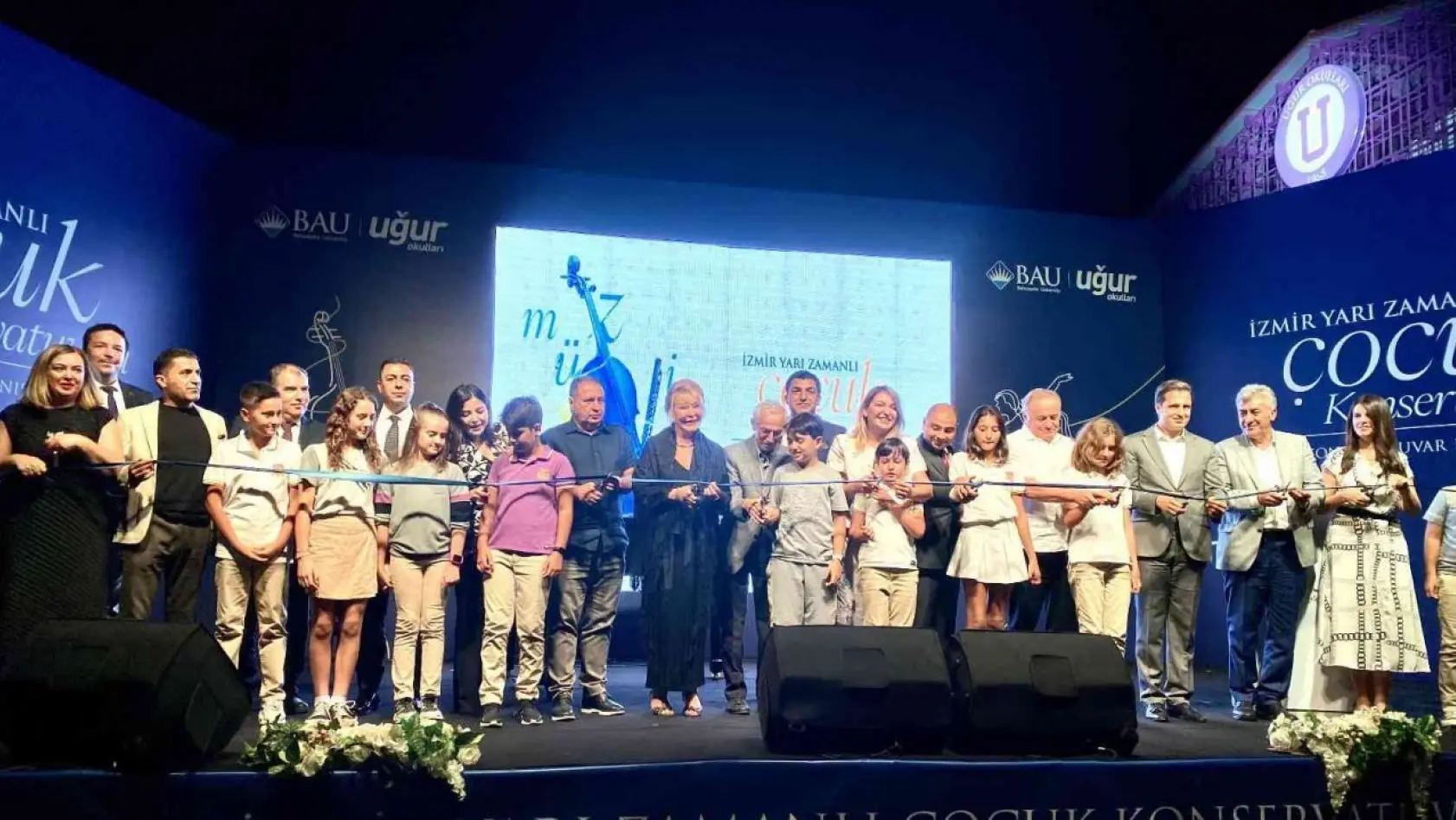 Geleceğin sanatçıları İzmir Yarı Zamanlı Çocuk Konservatuvarı'nda yetişecek