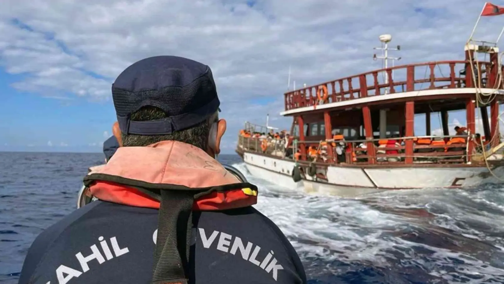 Gezi teknesi ile İtalya'ya göçmen kaçakçılığı
