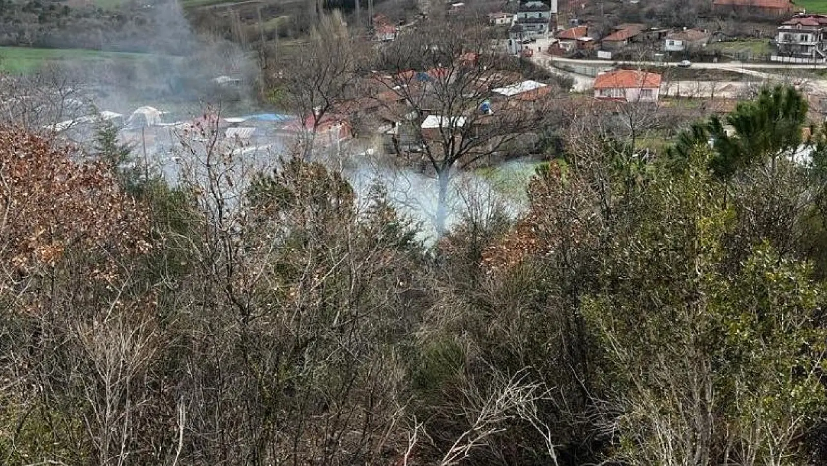 Gönen Yeniakçapınar köyünde orman yangını meydana geldi