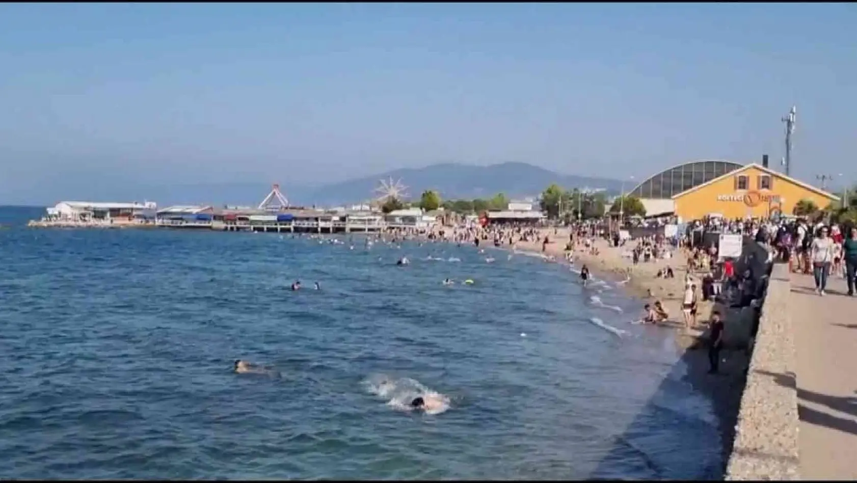Günübirlikçiler Mudanya'da denize akın etti