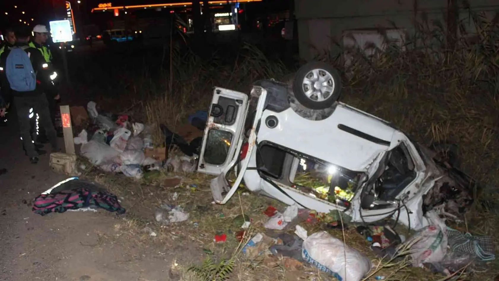 Hafif ticari aracın kamyona çarptığı kazada karı koca ağır yaralandı