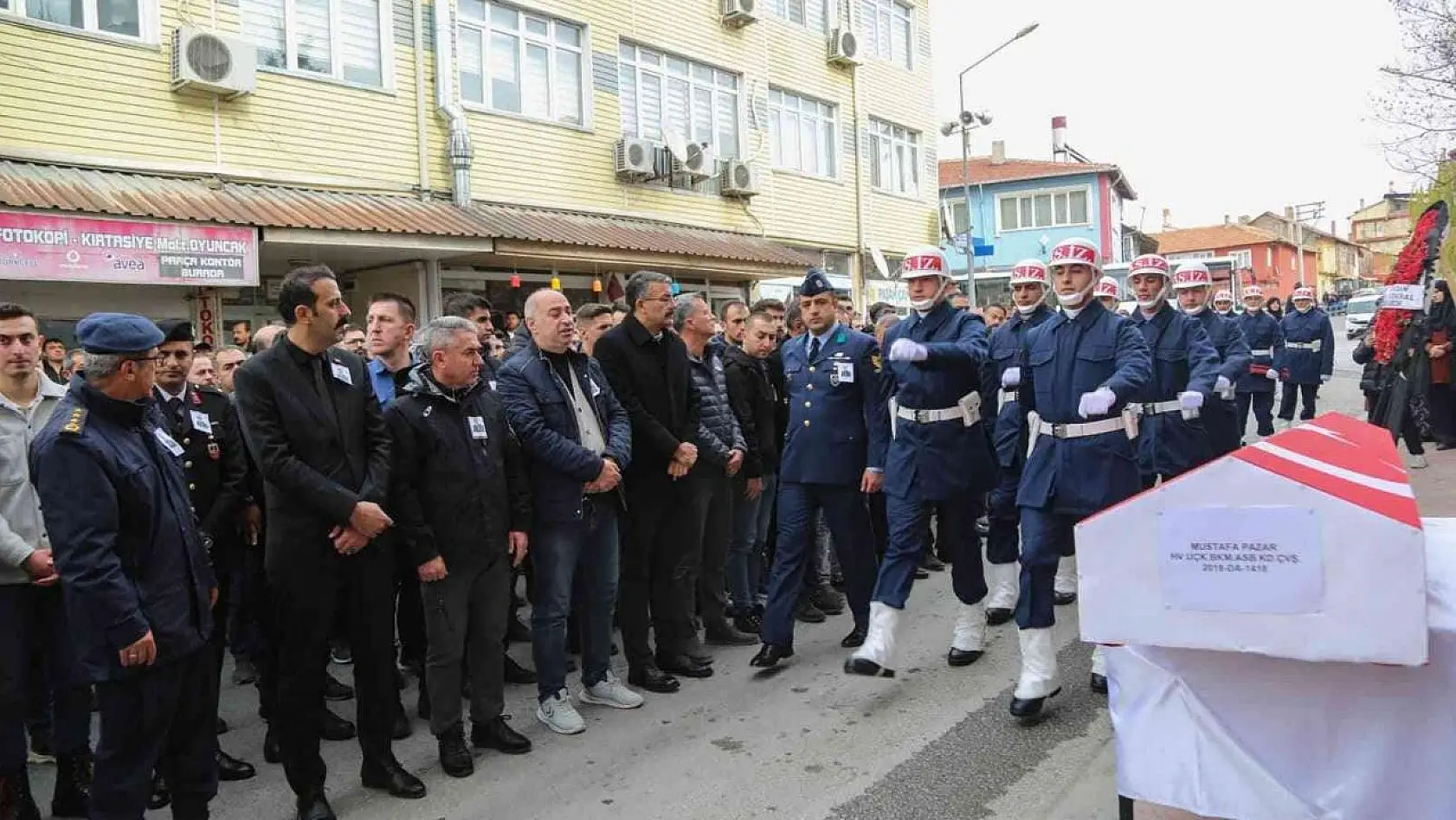 Hava Astsubay Mustafa Pazar, Kütahya'da toprağa verildi
