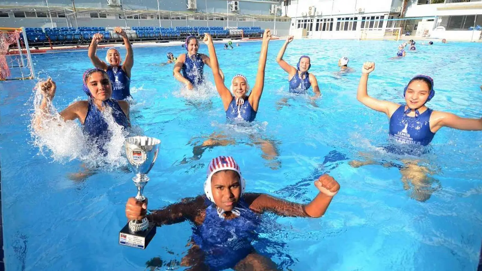 Havuzun şampiyonu İzmir