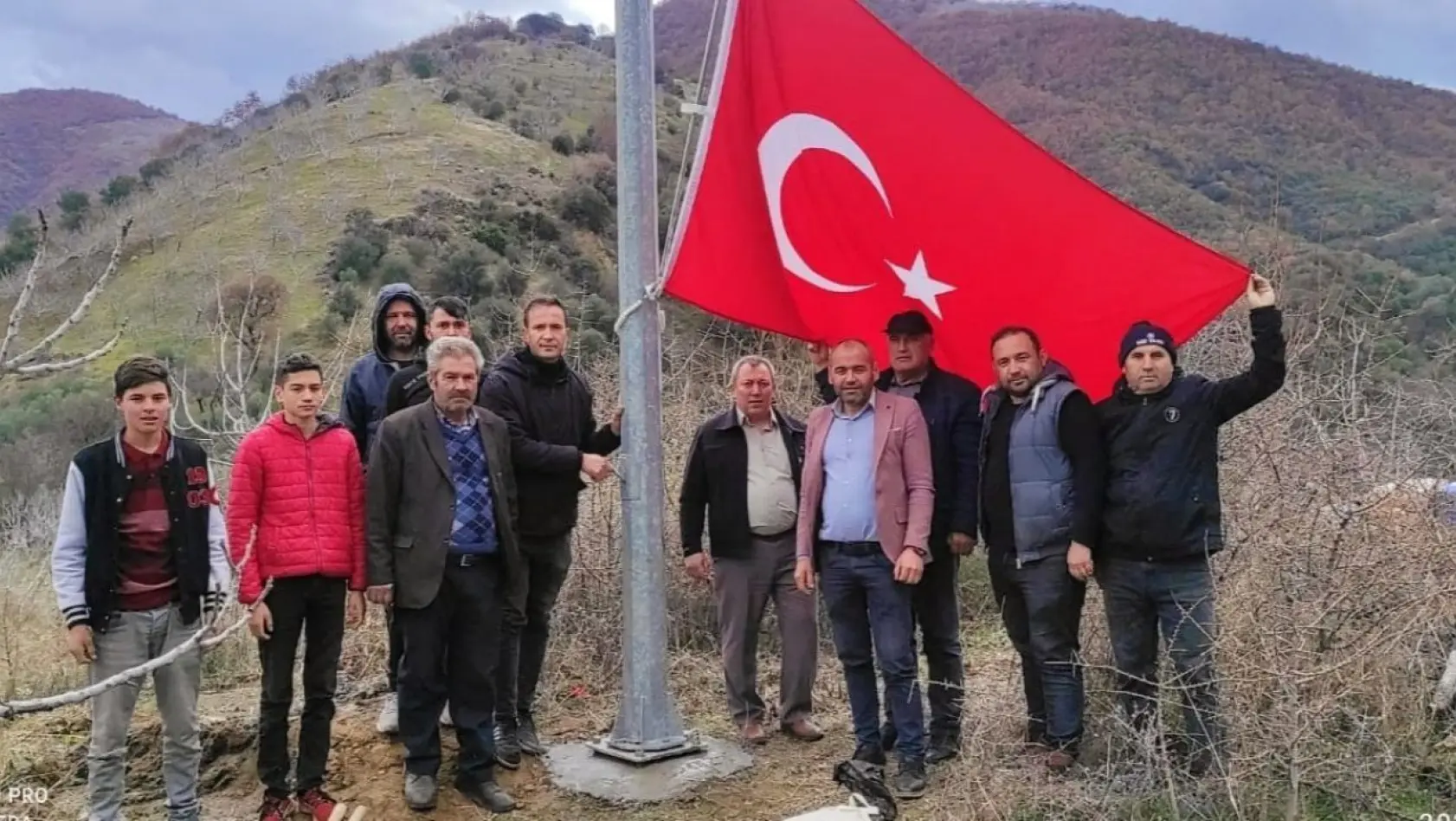 Haydarlı Mahallesi'nde 2 metrelik Türk Bayrağı