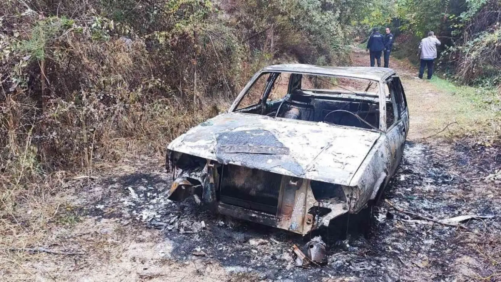 Hırsızlar çaldıkları otomobili kullandıktan sonra ateşe verdi