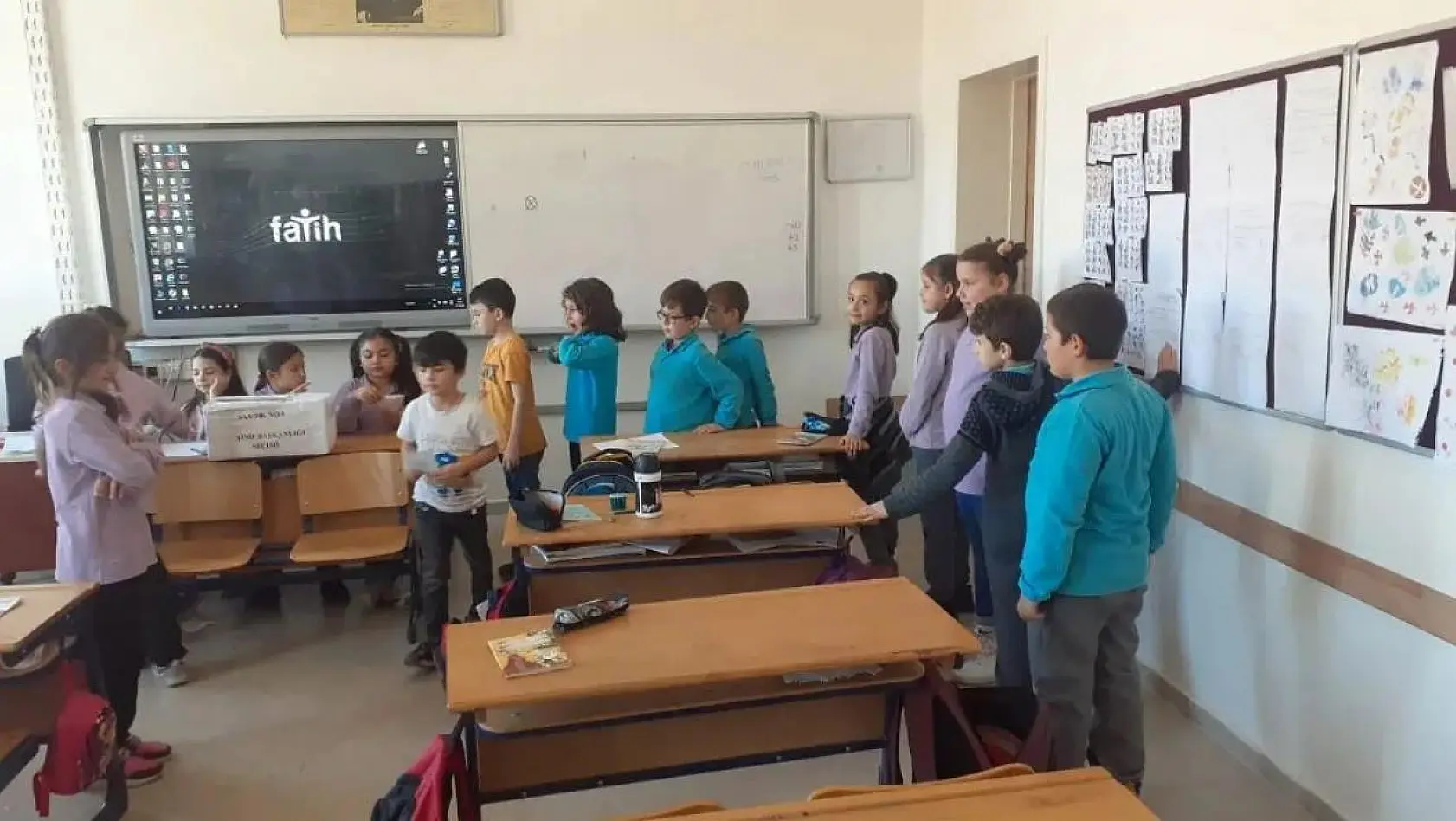 Hisarcık Atatürk İlkokulu'nda sınıf başkanlığı seçimi