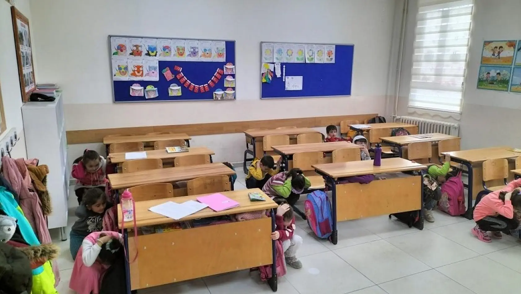 Hisarcık Cumhuriyet İlkokulu'nda deprem tatbikatı