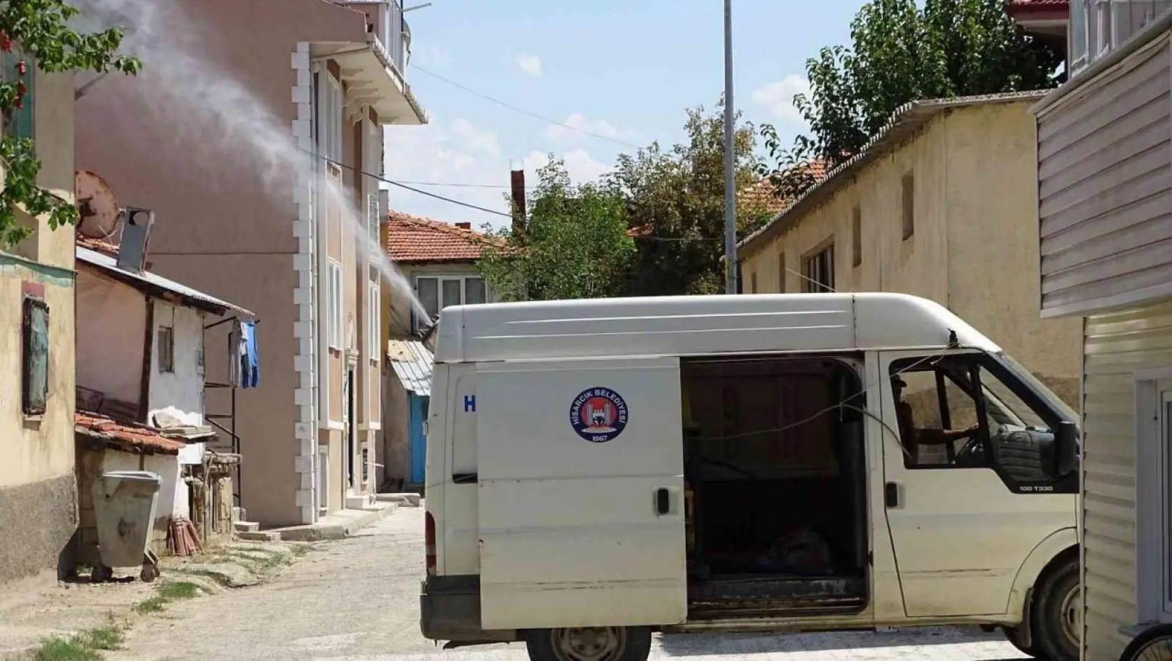 Hisarcık'ta haşere ilaçlama çalışmaları sürüyor