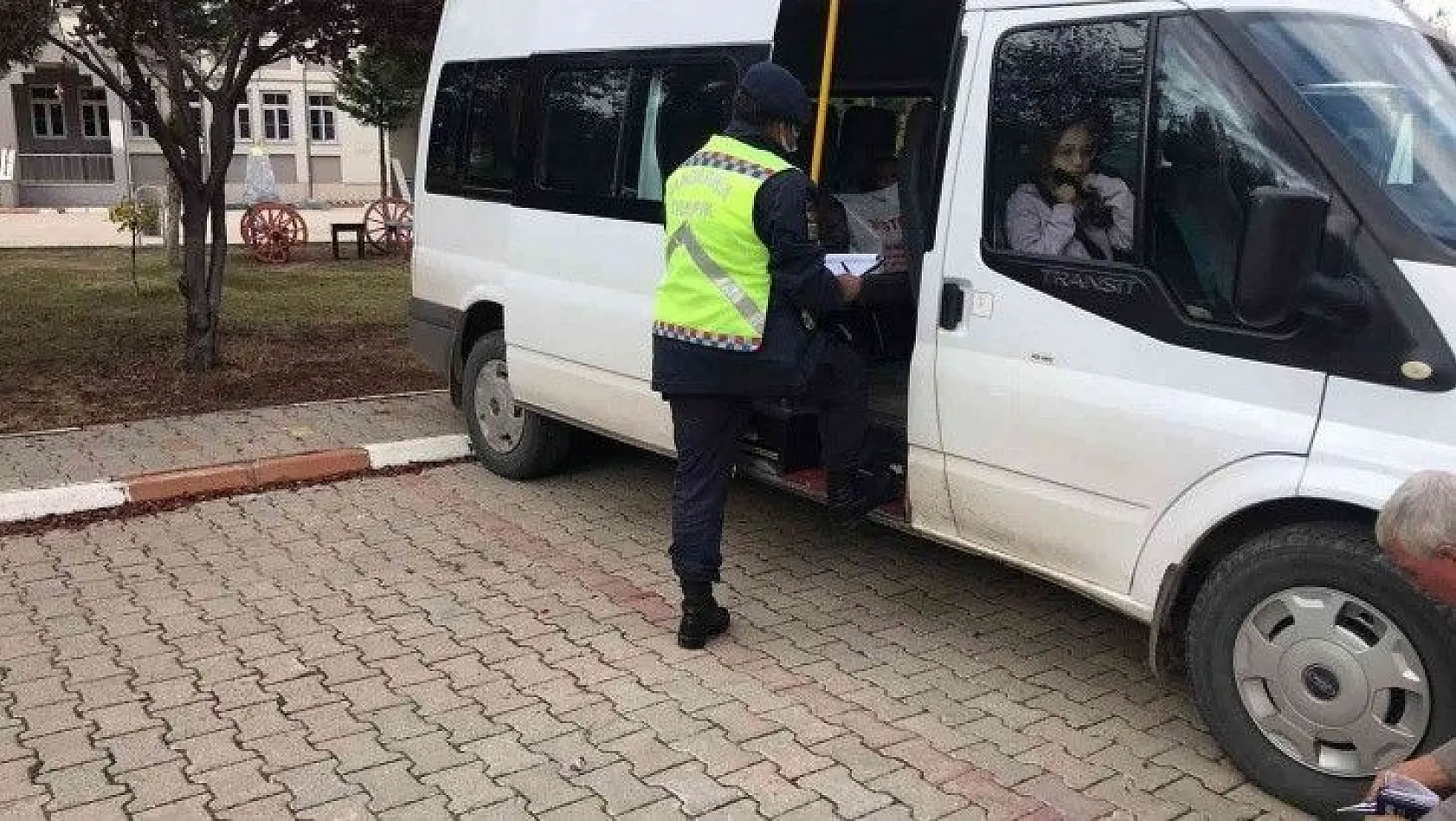 Hisarcık'ta okul servisi şoförleri denetlendi