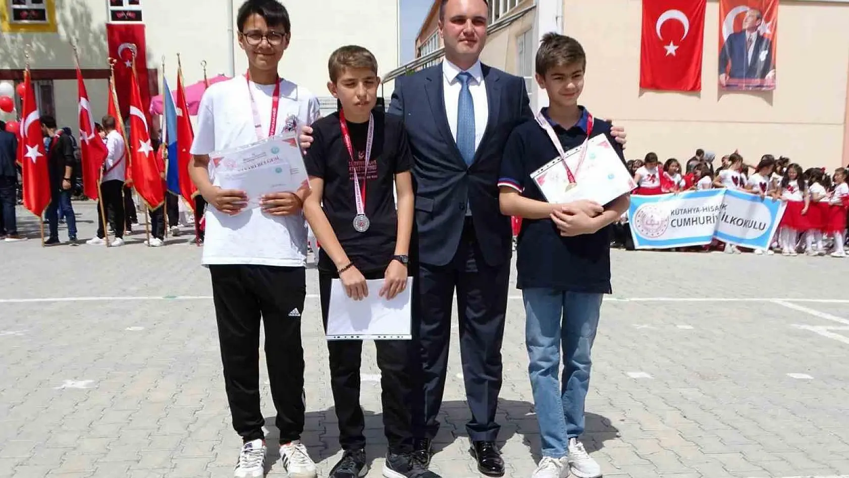 Hisarcık'ta yarışmalarda dereceye giren öğrenciler ödüllendirildi
