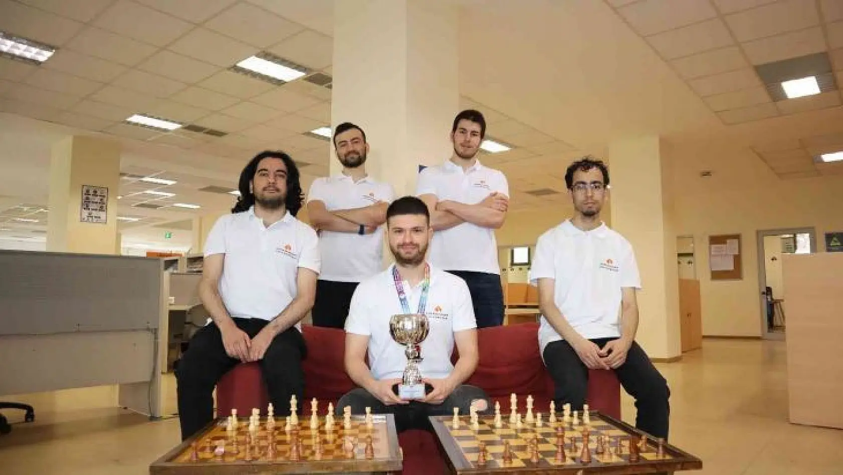 İEÜ'lü satranççılar Türkiye ikincisi