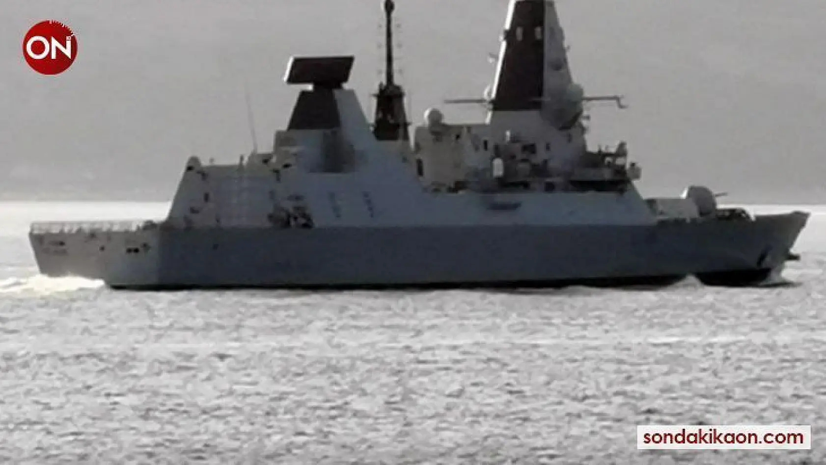 İngiliz savaş gemisi 'HMS Defender' Çanakkale Boğazı'ndan geçti