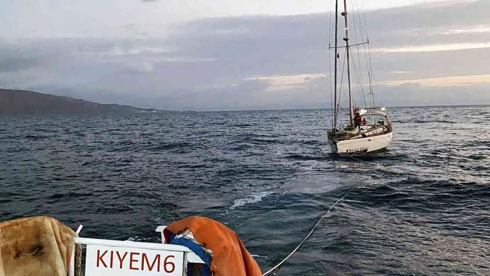 İstanköy adasına sürüklenen tekne kurtarıldı
