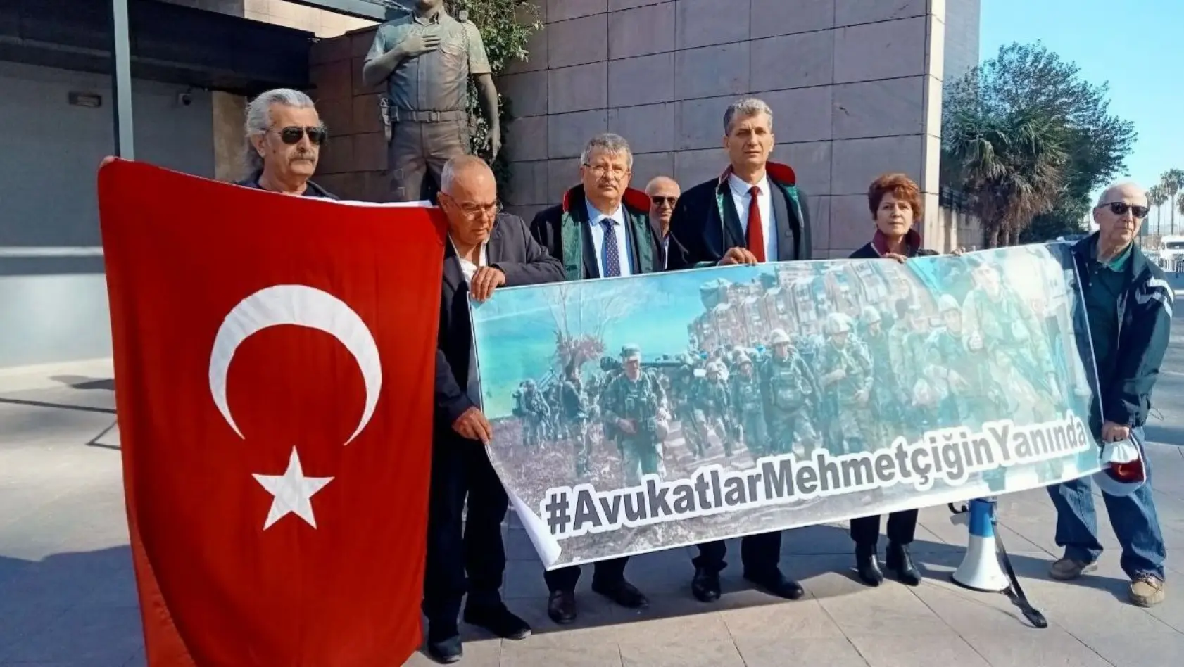 İzmir Barosu Genel Kurulunda TSK'ye dil uzatan avukat hakkında suç duyurusu