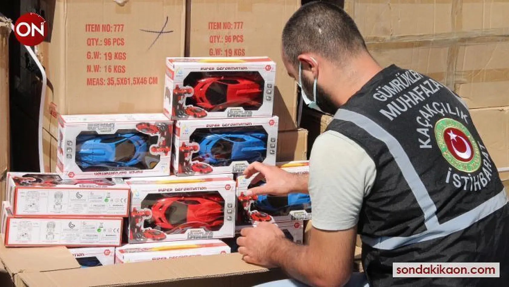 İzmir'de 10 bin 330 adet gümrük kaçağı oyuncak ele geçirildi