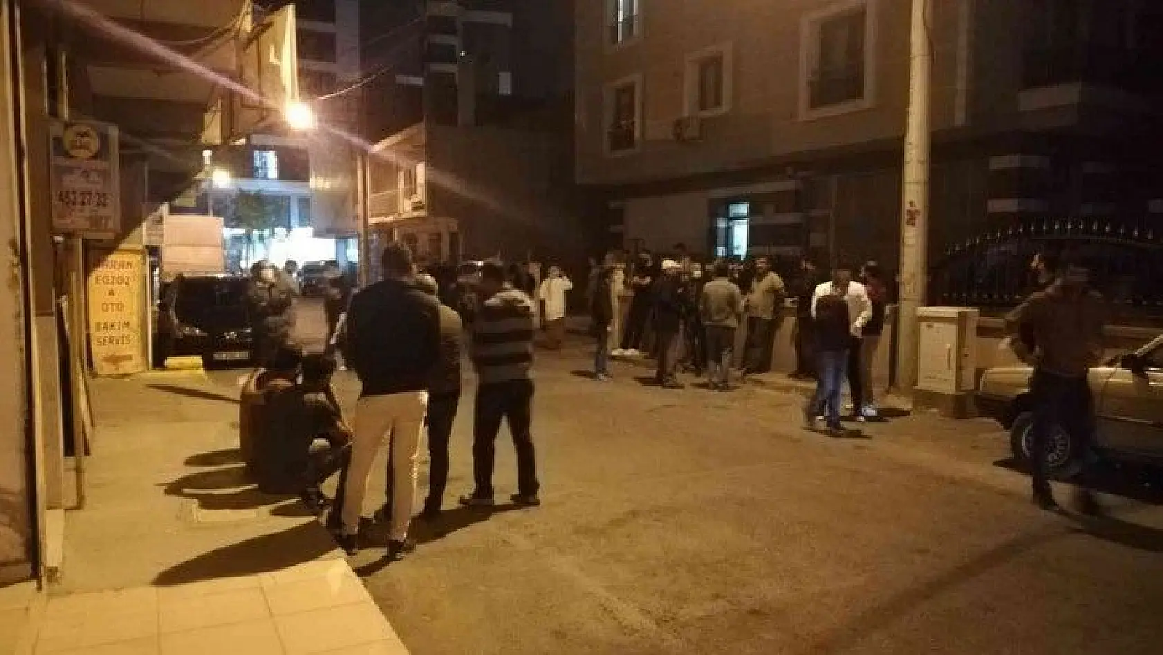 İzmir'de 20 günlük bebeği olan adamın öldürülmesiyle ilgili bir tutuklama