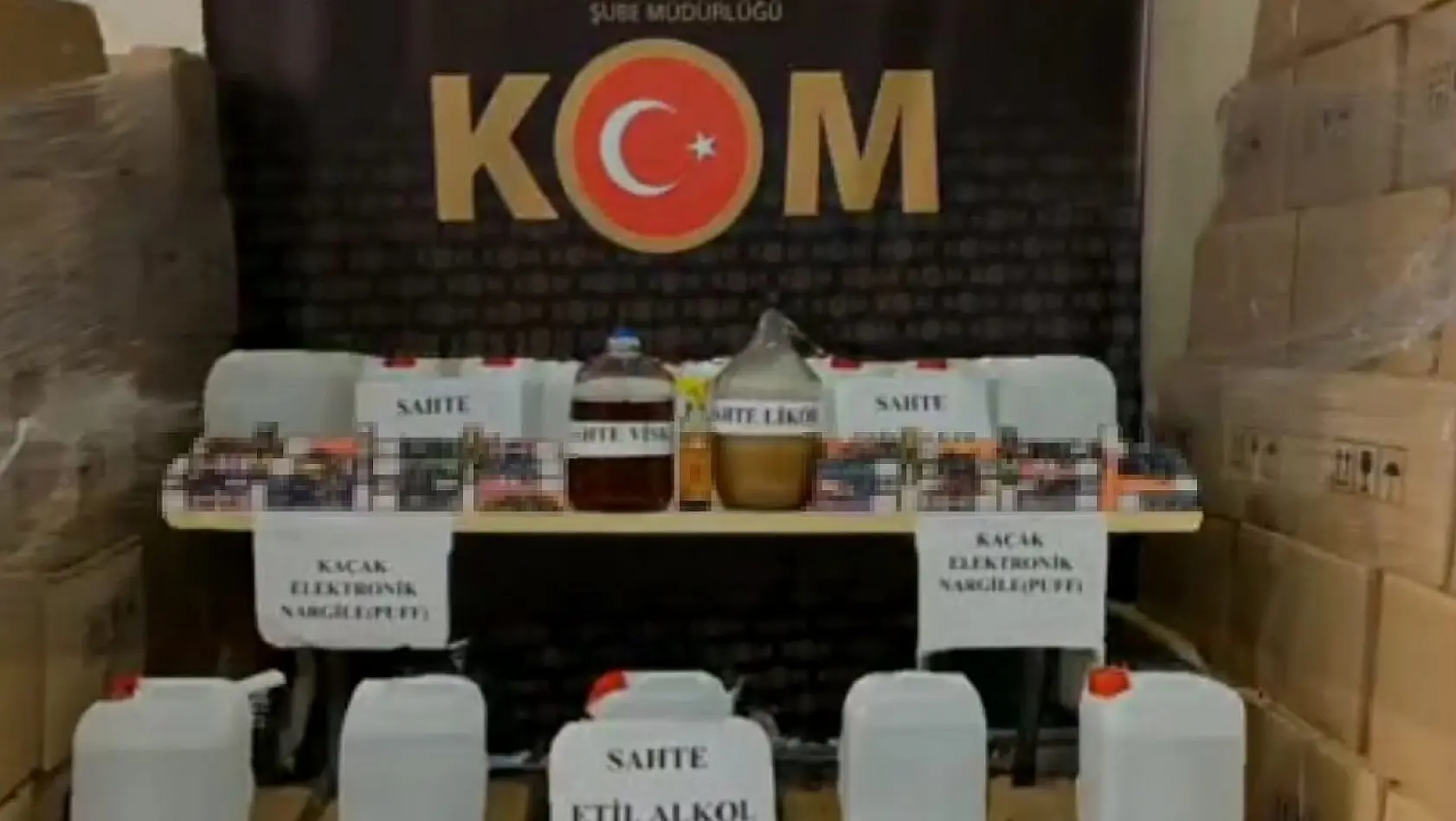 İzmir'de 4 ayrı kaçakçılık operasyonu: Çok miktarda kaçak ürün ele geçirildi