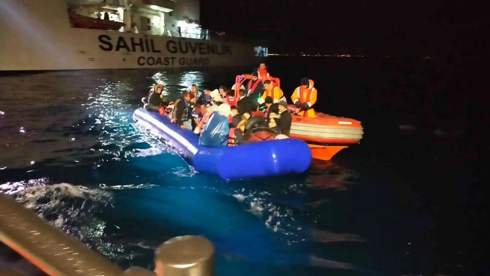 İzmir'de 42 göçmen yakalandı, 37 göçmen kurtarıldı
