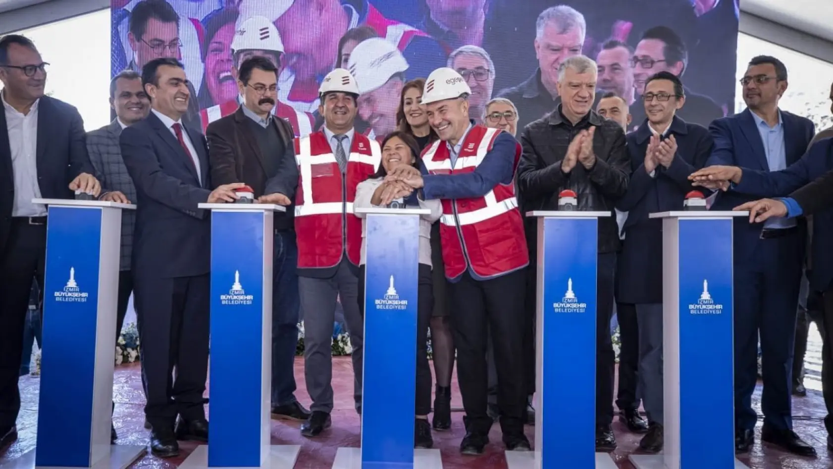 İzmir'de belediye personeli ve dar gelirli aileler için toplu konut projesi