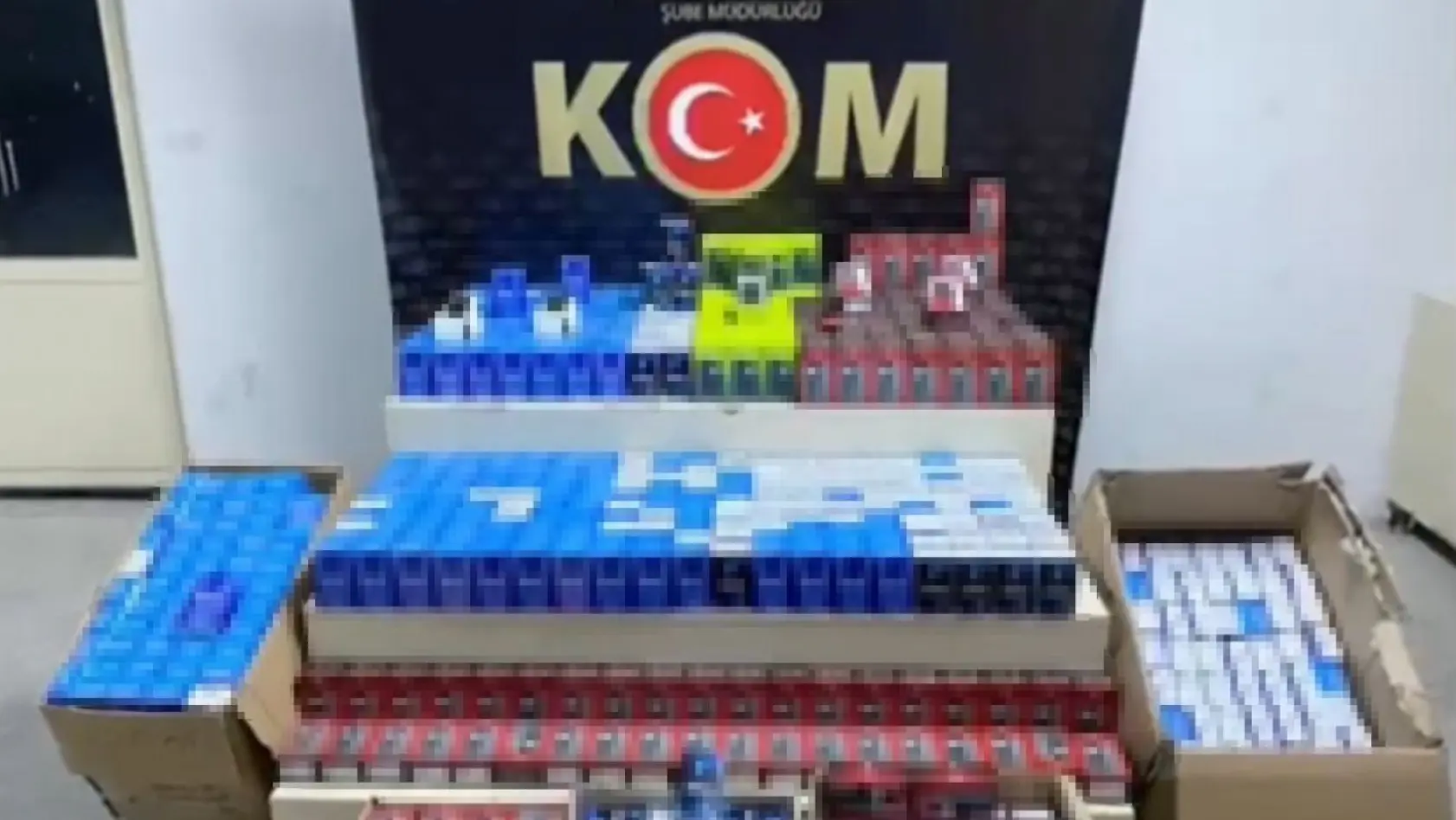 İzmir'de bin adet gümrük kaçağı cep telefonu ele geçirildi