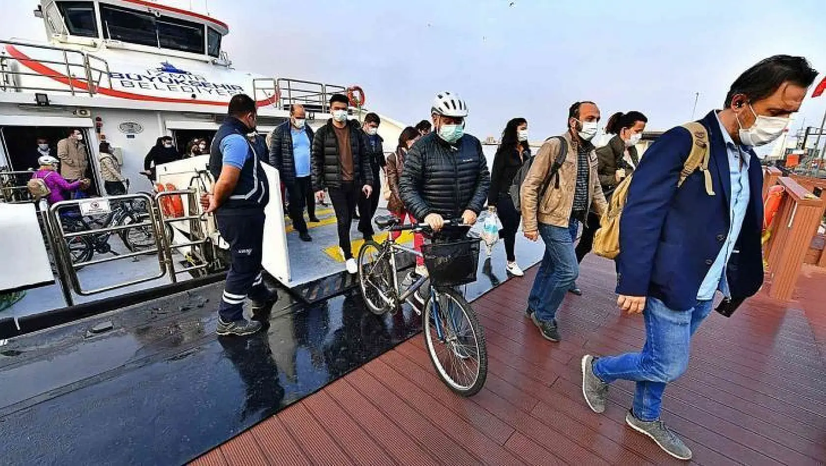 İzmir'de bisikletle vapura binmek 5 kuruş: 74 bin kişi yararlandı