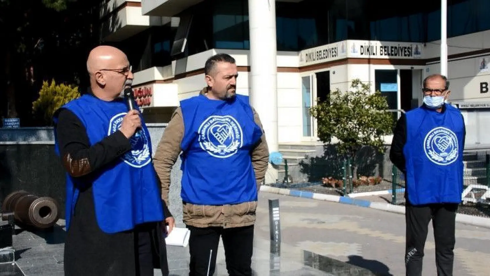 İzmir'de Dikili Belediyesinin arsa satışlarına vatandaştan tepki
