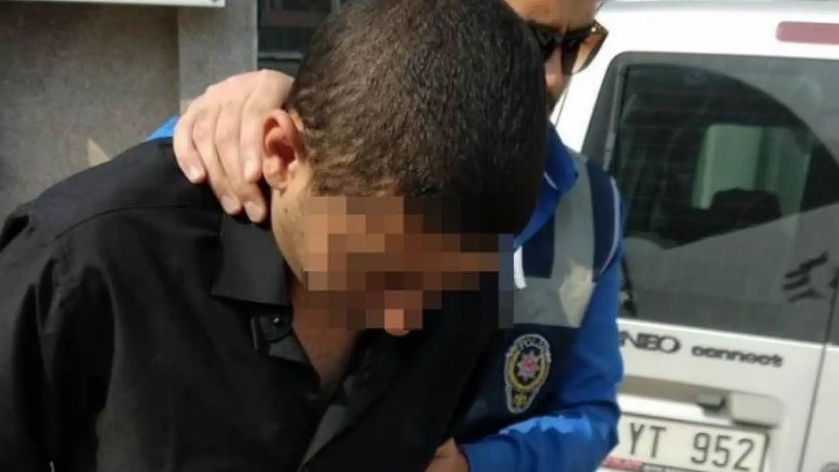 İzmir'de doktoru boğazından jiletle yaralayan sanığa 18 yıl hapis