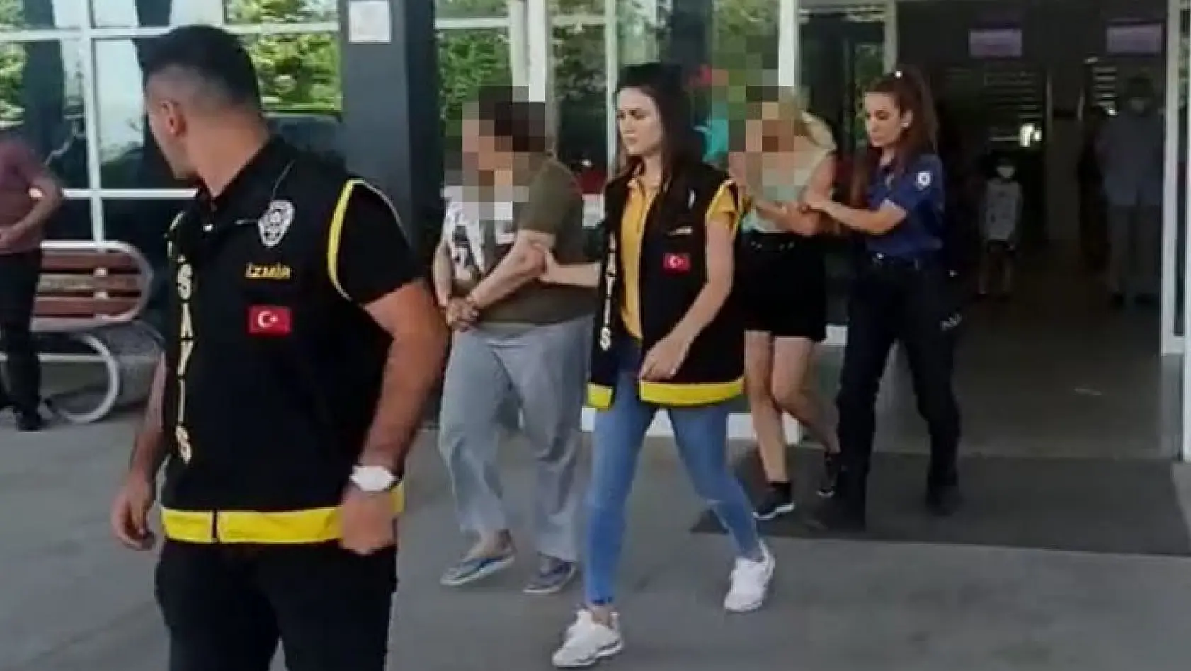 İzmir'de fuhuş operasyonu: 2 kadın tutuklandı