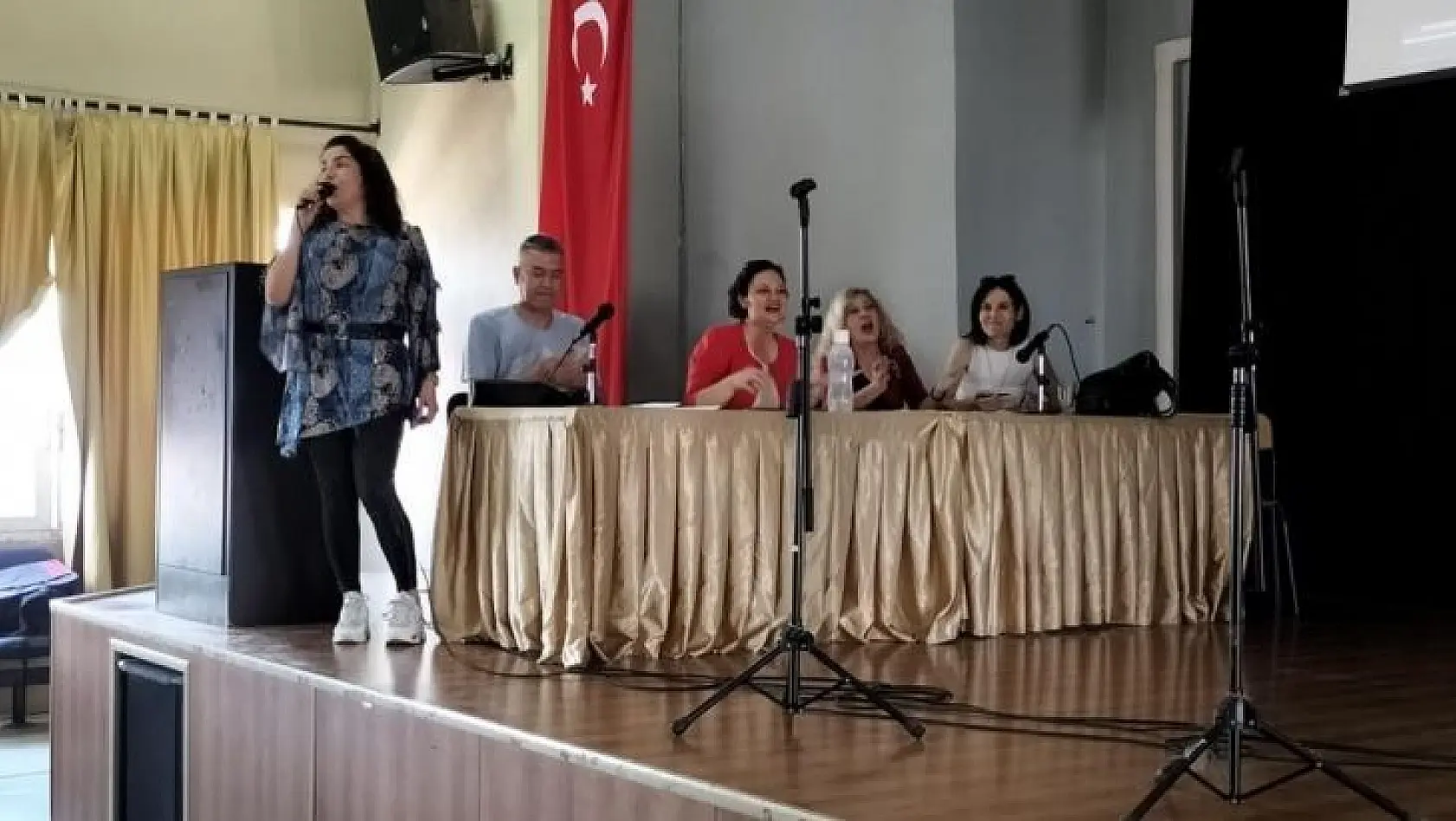 İzmir'de Geleneksel Gençlik Günleri düzenlendi
