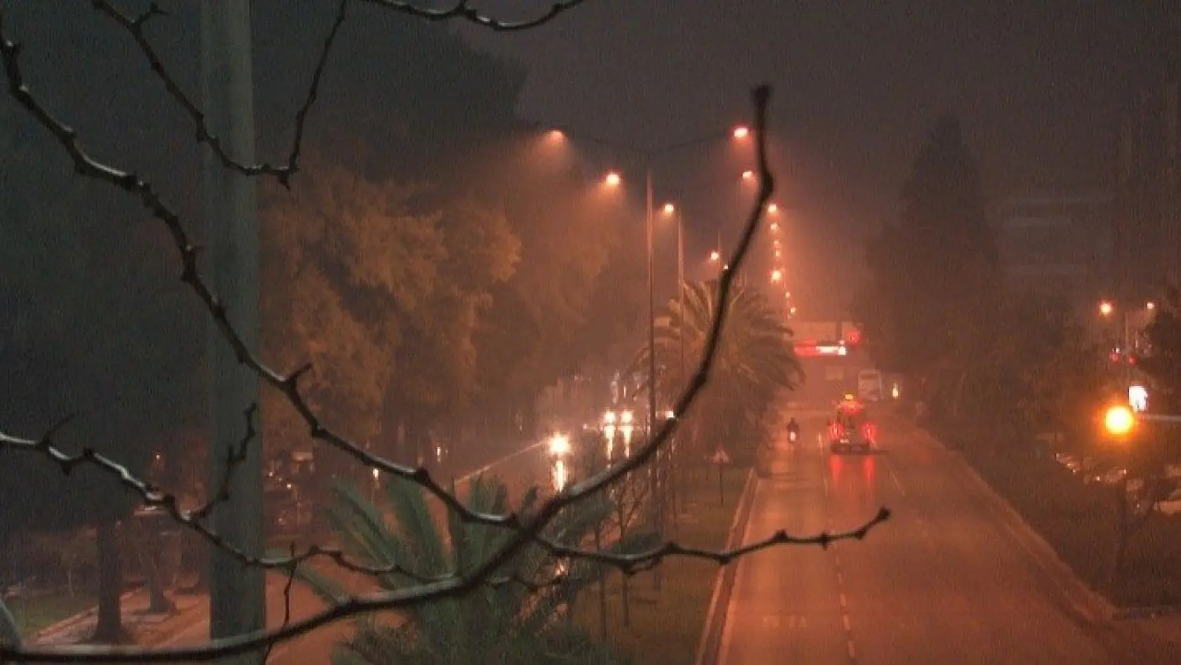 İzmir'de hava kirliliği alarm veriyor: Dumanlar şehri kapladı