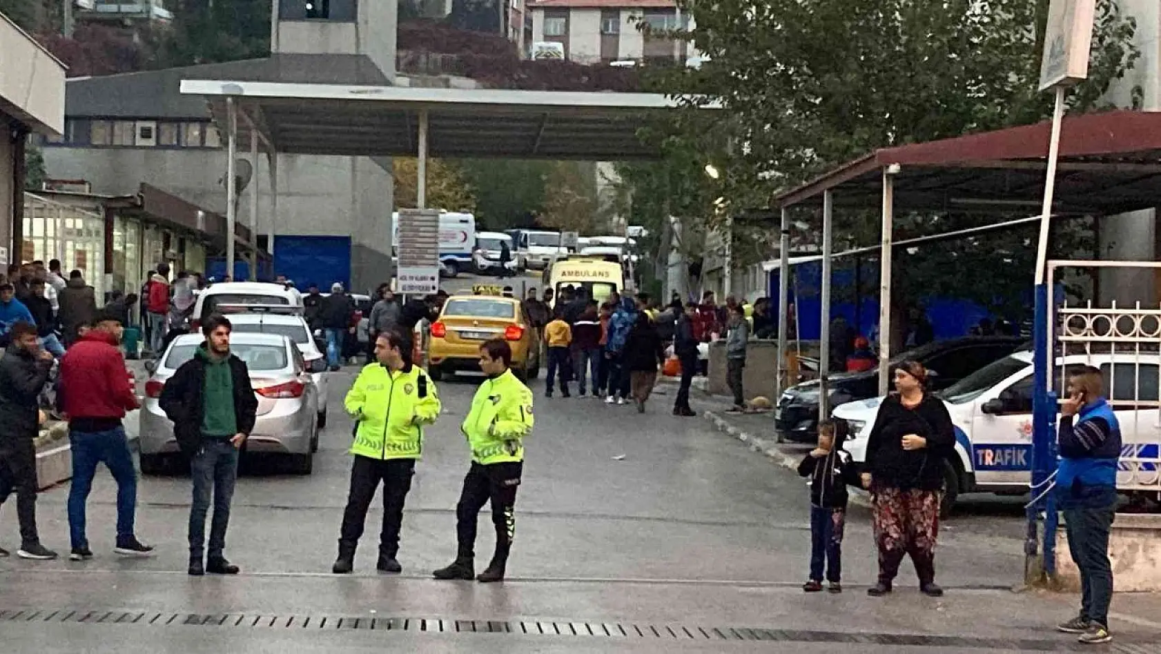 İzmir'de iki grup arasında silahlı kavga: 2'si ağır 6 yaralı