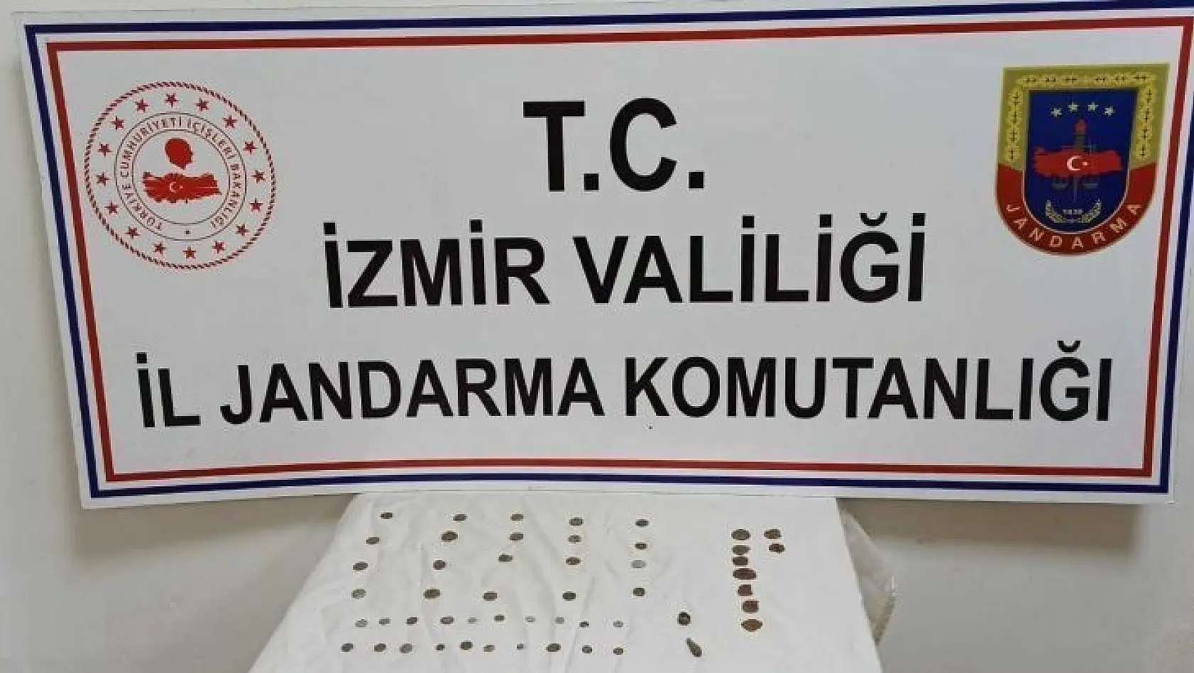 İzmir'de jandarma 51 adet tarihi eser ele geçirdi