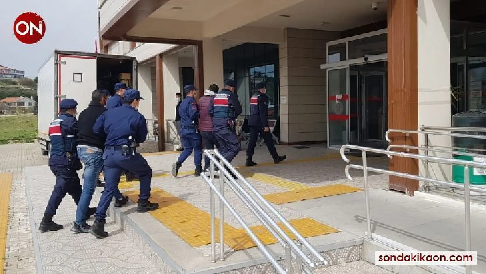 İzmir'de kaçak göçmen operasyonunda 3 tutuklama