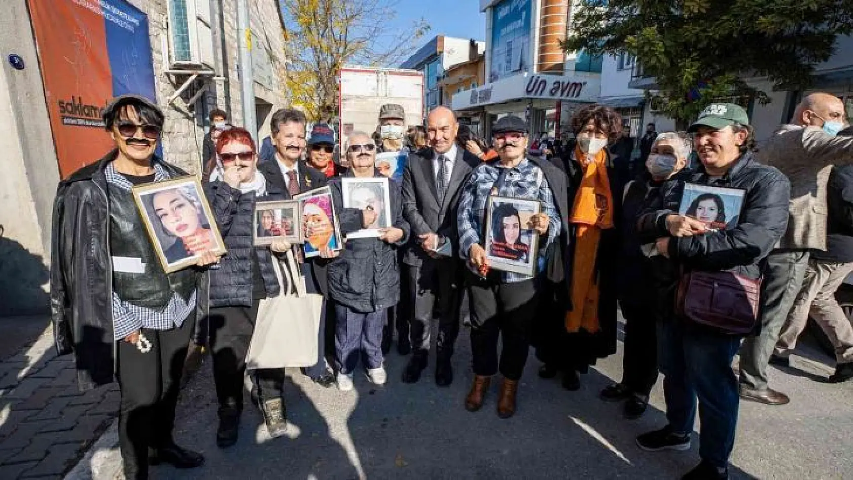 İzmir'de Kadına Yönelik Şiddete Karşı Uluslararası Mücadele Gününde anlamlı etkinlikler