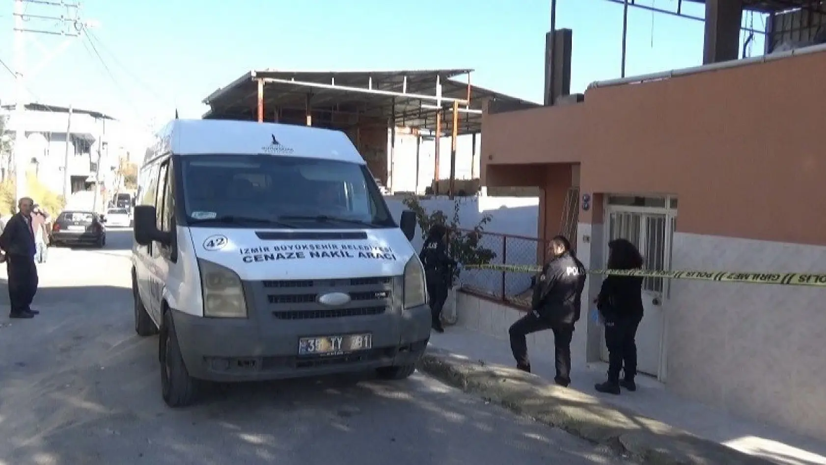 İzmir'de karısını bıçaklayarak öldüren zanlı tutuklandı