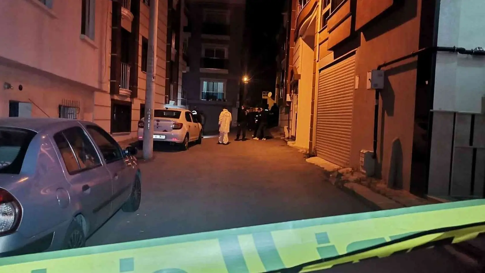 İzmir'de kıskançlık cinayeti: Kız arkadaşını hem silahla vurdu hem de bıçakladı