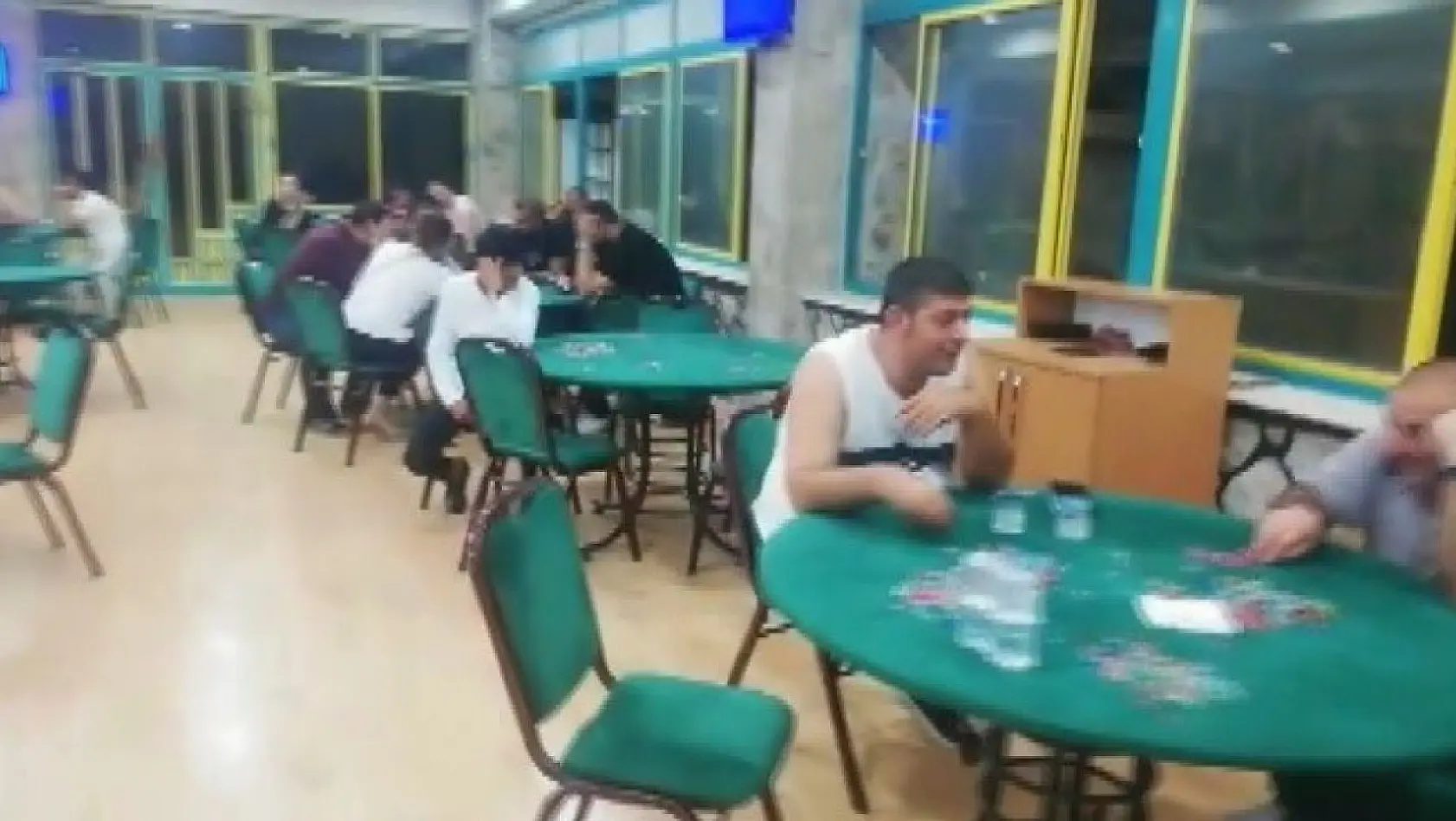 İzmir'de kumar oynarken suçüstü yakalanan 41 kişiye ceza yağdı
