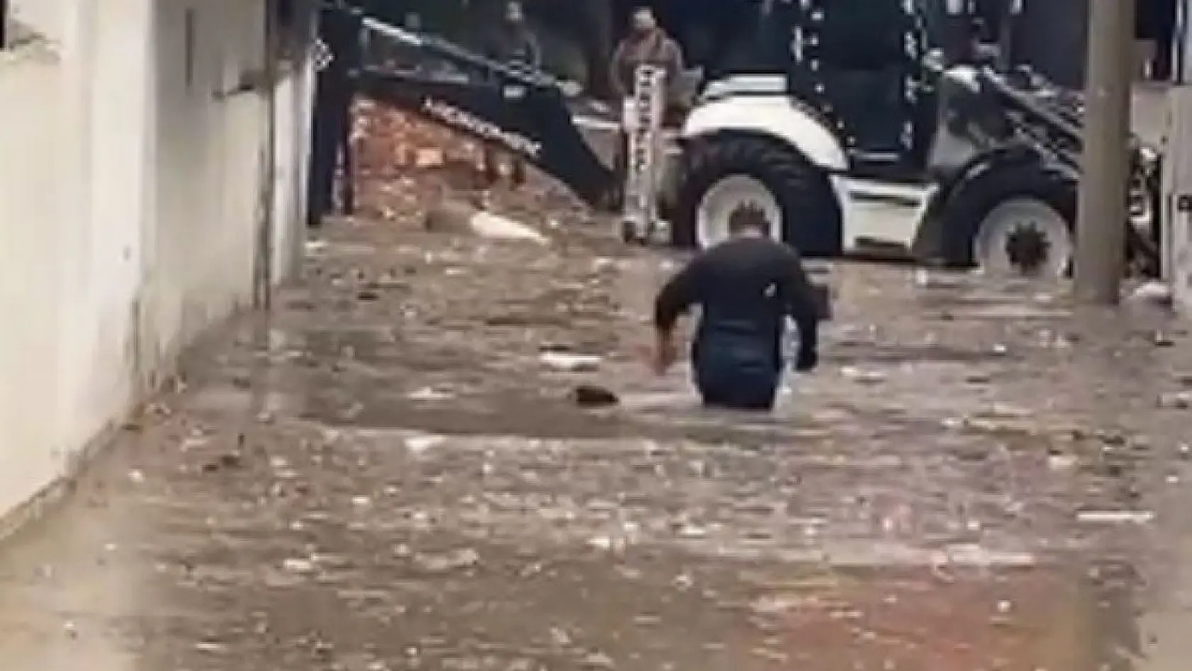 İzmir'de metrekareye 15 kilogram yağış düştü