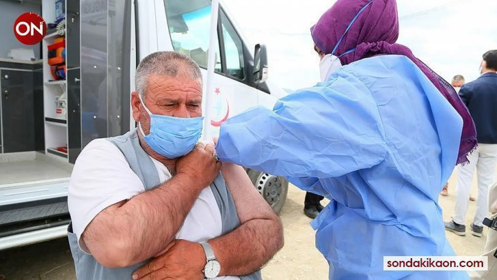 İzmir'de mevsimlik tarım işçilerine korona virüs aşısı başladı