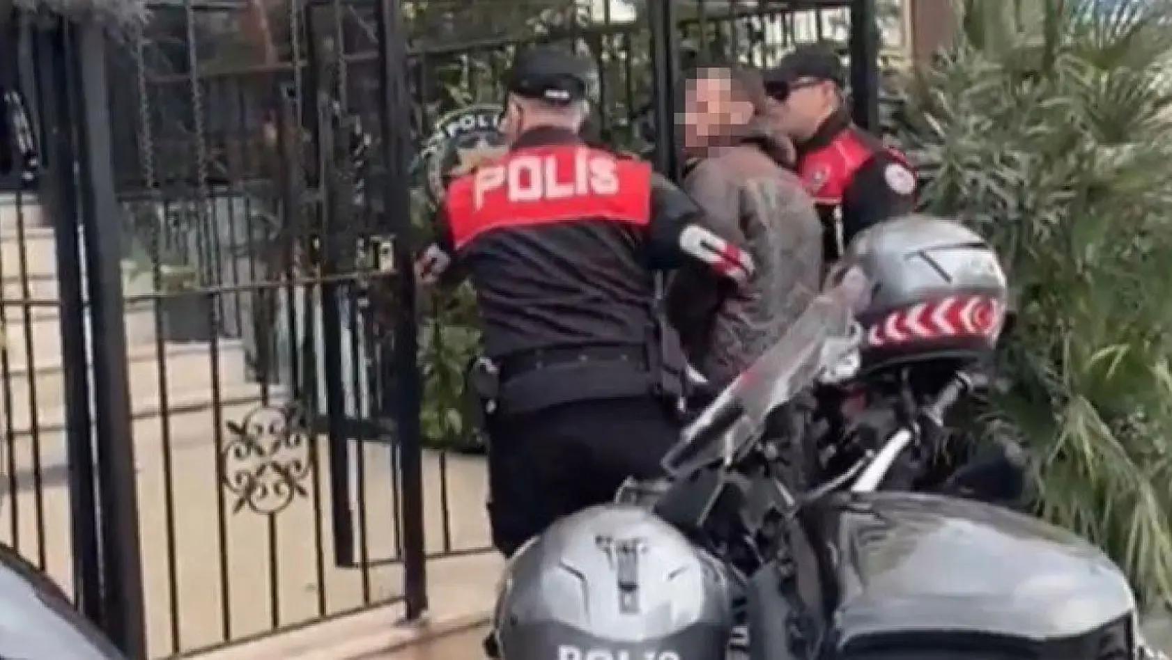 İzmir'de motosikletli polislerden sıkı denetim: 106 gözaltı