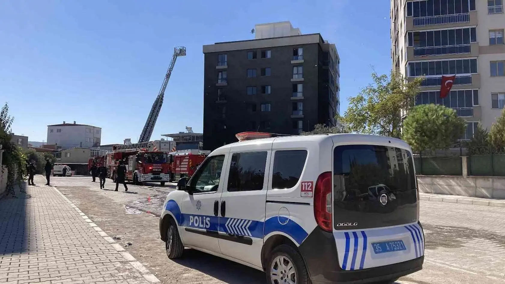 İzmir'de öğrenci yurdunda korkutan yangın